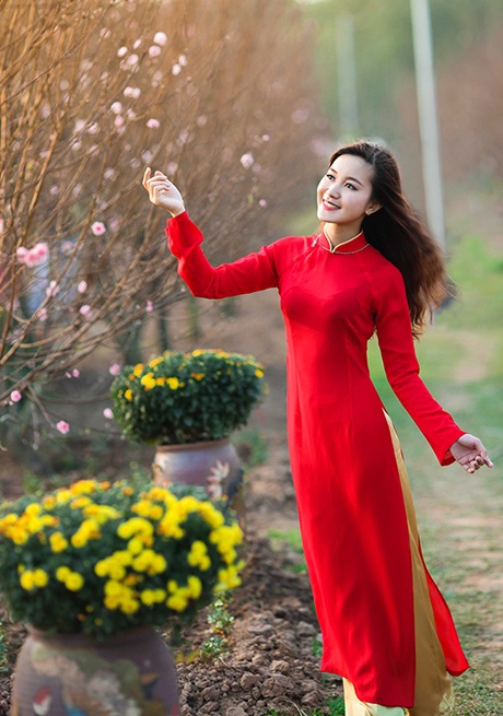 Ngắm vẻ đẹp rạng rỡ của thiếu nữ Hà Nội cùng đào xuân - 9 Thế Quyết