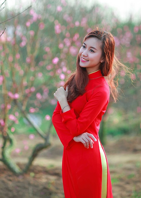 Ngắm vẻ đẹp rạng rỡ của thiếu nữ Hà Nội cùng đào xuân - 10 Thế Quyết