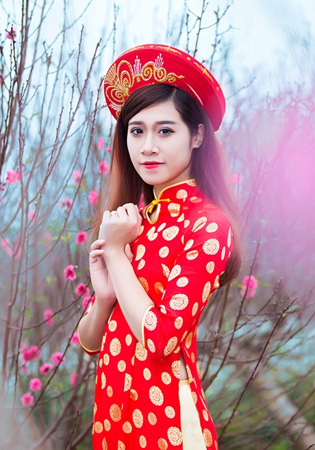 Nữ sinh 9X "dáng tựa người mẫu" khoe sắc trong vườn xuân - 3 Cô luôn khát khao trở thành một nữ phi công nhưng lại đang học kinh tế