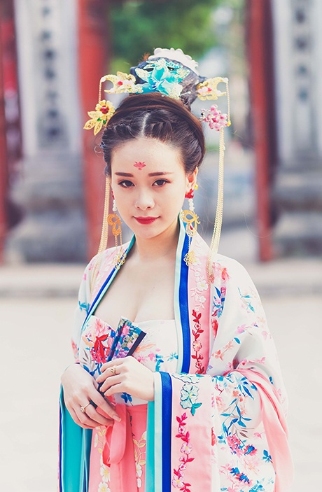 Ngỡ ngàng bộ cosplay phim Võ Tắc Thiên cực chất của thiếu nữ Việt - 8 Từ Huệ do Quỳnh Trang thủ vai.