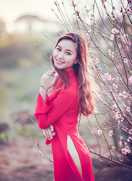 Ngắm vẻ đẹp rạng rỡ của thiếu nữ Hà Nội cùng đào xuân - 1 Thùy Chi gây ấn tượng bởi gương mặt khả ái.