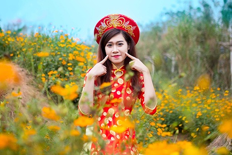Nữ sinh 9X "dáng tựa người mẫu" khoe sắc trong vườn xuân - 7 Chiều cao nổi bật 1m75 khiến cô luôn nổi bật trong những khung hình