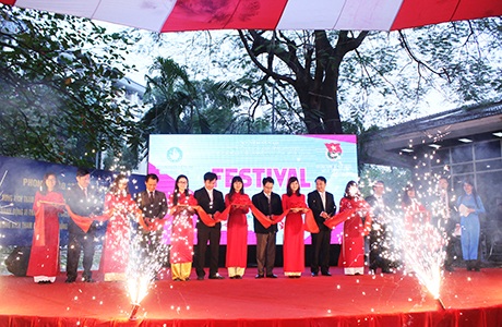 Những gương mặt rạng ngời, tự tin của SV tiêu biểu Thủ đô - 1 Khai mạc Festival Sinh viên Thủ đô với nhiều hoạt động đáng chú ý