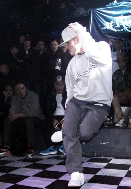 Ngoài nhảy hiphop, Tùng còn có nhiều tài lẻ khác như chơi piano, sáng tác nhạc và vẽ tranh