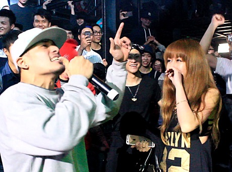 Hồng Nhung nghẹn ngào và bối rối vì hạnh phúc