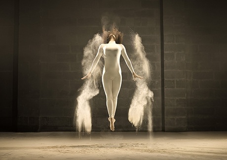 Độc đáo bộ ảnh “Đôi cánh trắng” của nhiếp ảnh gia người Bỉ - 6 Một số tác phẩm khác mà nhiếp ảnh gia này đã thực hiện