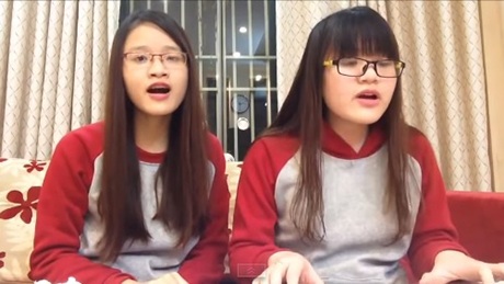 Bản cover "Không phải dạng vừa đâu" ngọt ngào của hai cô gái - 1 Hai cô gái có giọng hát ngọt ngào, khả năng chơi đàn khá tốt