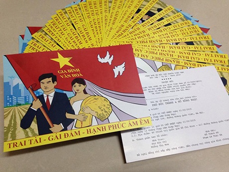 Độc đáo thiệp cưới phong cách cổ động của cặp đôi 9x - 4 Bên trong tấm thiệp cưới cũng rất thú vị