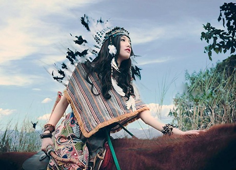 pha lẫn với vẻ hoang dại