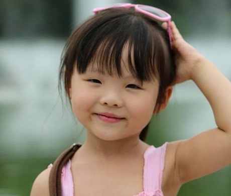 Clip bé 4 tuổi làm phiên dịch Việt - Hàn cho ba mẹ gây "sốt" - 1 Cô bé Jang Yun Seo