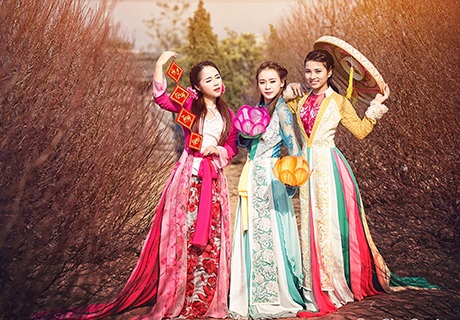 Bộ ba thiếu nữ 9x tài năng khoe sắc trong tà áo tứ thân - 11 Thế Quyết