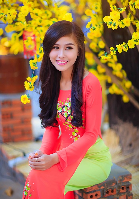 Cô nàng háo hức hòa mình vào không khí đón xuân.