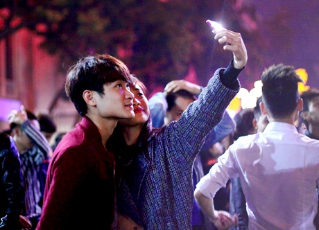 Cùng nhau ghi lại những bức ảnh tình cảm nhân dịp năm mới