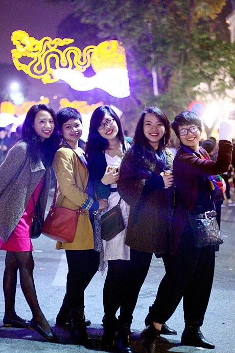 Những cô gái xinh đẹp rạng rỡ trong ngày đầu năm