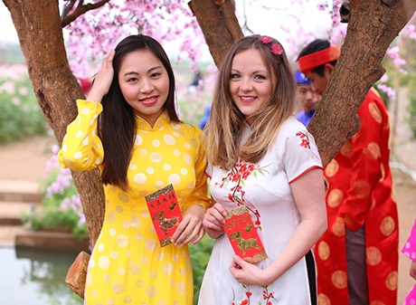 Eva bên người bạn Việt Nam của mình