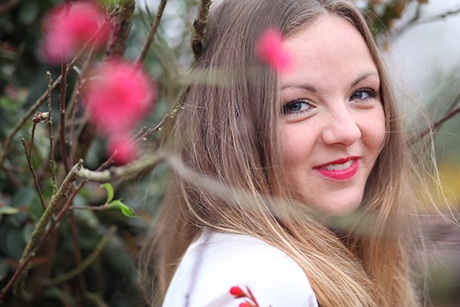 Nữ sinh người Pháp mặc áo dài đón Tết Việt