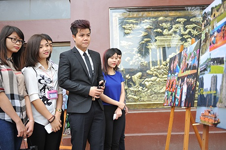 Ngắm nụ cười tỏa nắng trong chùm ảnh Việt Nam đất nước vì hòa bình