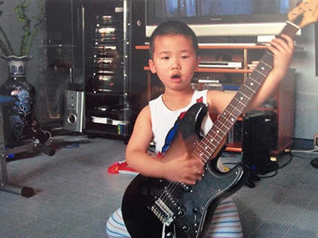 Vũ Đức Duy - Cậu bé gốc Việt gây sốt tại The Voice Kids Đức - 2 Từ nhỏ Duy đã có niềm đam mê đặc biệt với âm nhạc