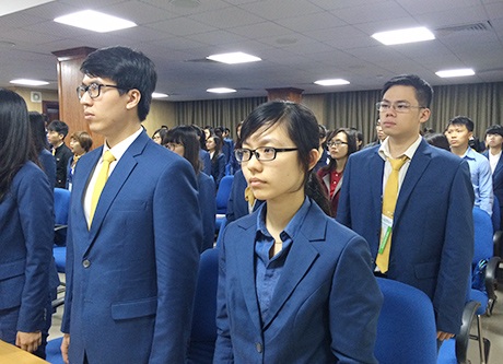 Gần 400 sinh viên giỏi ngoại ngữ tham gia tình nguyện tại IPU 132 - 2 Gần 400 sinh viên giỏi ngoại ngữ tham gia tình nguyện tại IPU 132