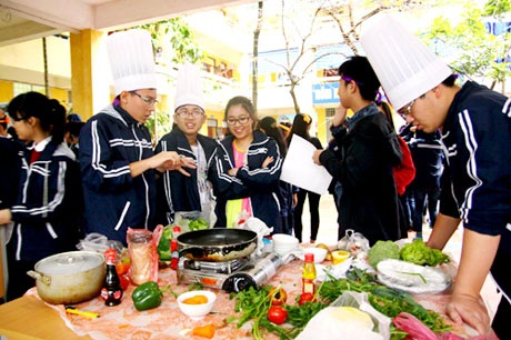 Hồi hộp chuẩn bị các nguyên liệu nấu ăn