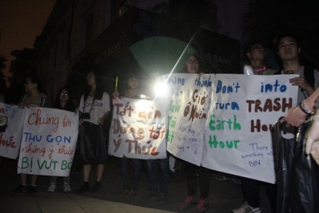Giơ cao những khẩu hiệu thiết thực về bảo vệ môi trường, giảm lượng rác thải...