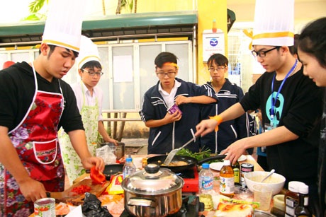 Đây là phần thi yêu cầu sự phối hợp nhịp nhàng, ăn ý của tất cả các thành viên trong đội