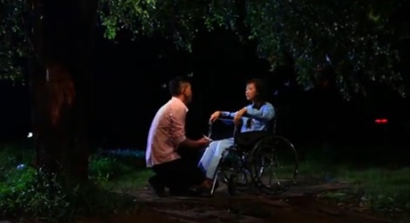 Xúc động clip chuyện tình buồn của cô gái mắc bệnh hiểm nghèo - 2 Hình ảnh trong clip