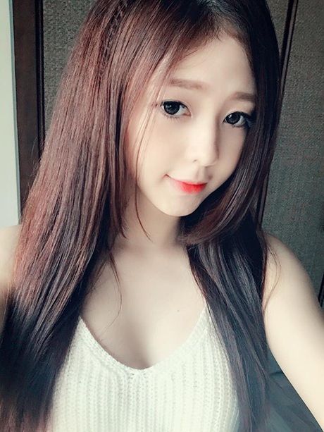 Thiếu nữ xinh đẹp cover hit "Khuôn mặt đáng thương" gây sốt - 1 Pham Kim Cương (Ảnh Facebook nhân vật)