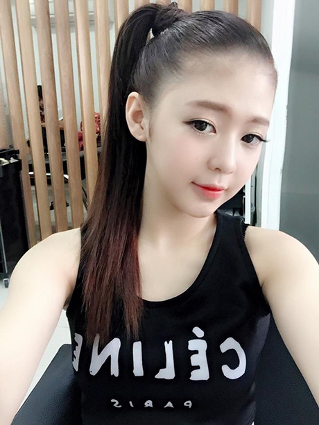 Thiếu nữ xinh đẹp cover hit "Khuôn mặt đáng thương" gây sốt - 4 M.C