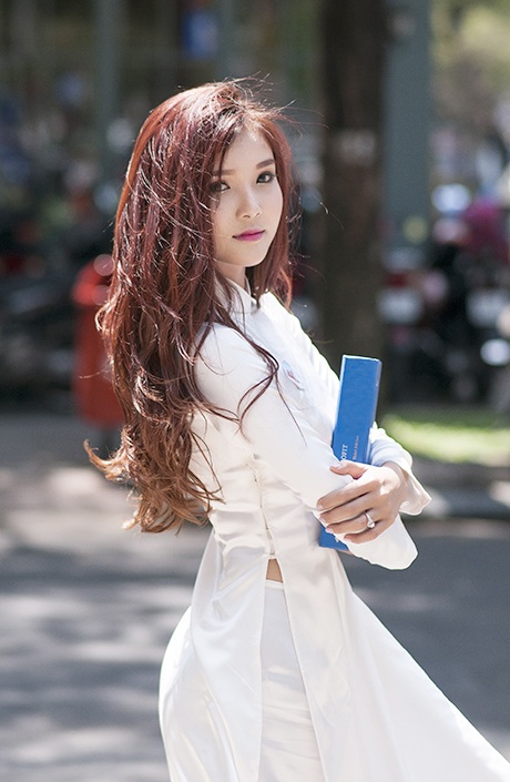 Nữ sinh Phương Như xinh đẹp tinh khôi trong màu áo dài trắng