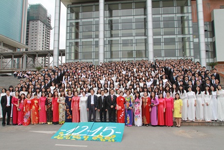 Hoa khôi nữ sinh Hà thành chia tay tuổi học trò - 12 Bức ảnh toàn khối lớp 12 và các thầy cô giáo trường Ams.