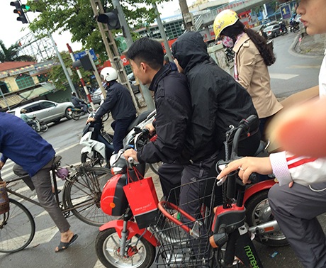 Ngã tư Đê La Thành - Láng Hạ