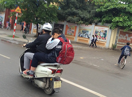 Phụ huynh không nhắc nhở con đội MBH khi tới trường.