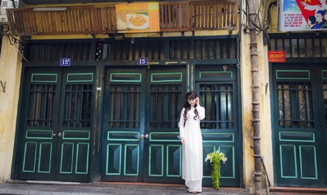 Thiếu nữ đằm thắm đọ sắc bên hoa loa kèn tháng Tư - 6 Thế Quyết