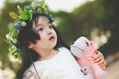 Mới 3 tuổi, Uyên Nhi đã hé lộ tài năng trở thành một người mẫu ảnh.