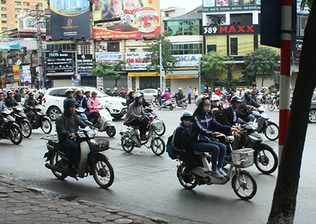 Nhìn chung, đa phần các bạn học sinh đã có ý thức đội MBH khi đi xe máy điện, xe đạp điện.