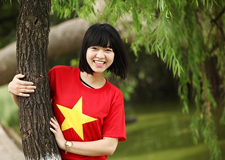 Thiếu nữ rực rỡ màu cờ Tổ quốc mừng đón ngày kỷ niệm 30/4 - 10 Vẻ đẹp tự nhiên