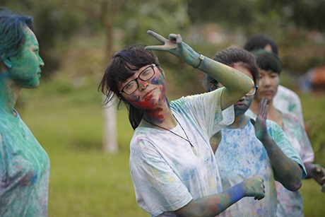 Cả mặt mũi cũng lem nhem