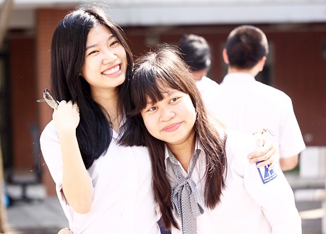 Bùi Minh Hoàng – đại sứ Amsterdam năm 2013 bên người bạn cùng ban nhạc học sinh của mình