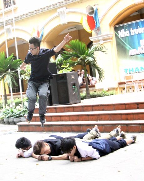 Màn trình diễn patin của nam sinh Phan Đình Phùng