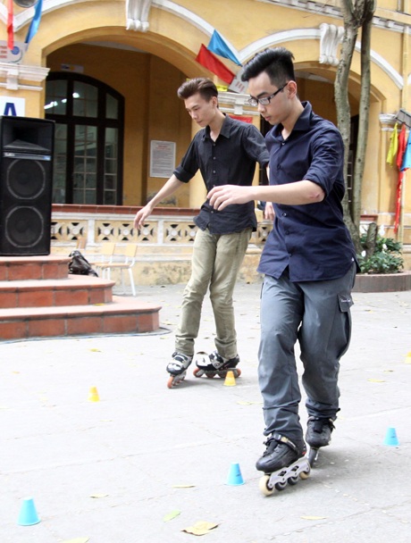 Màn trình diễn patin của nam sinh Phan Đình Phùng