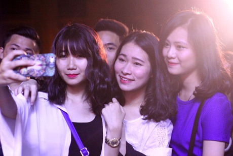 Các cô gái xinh đẹp của trường THPT Phan Đình Phùng xúng xính dự dạ hội