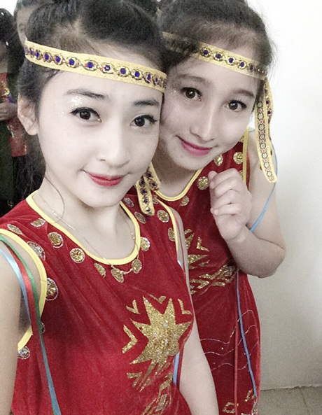 Nữ sinh Cảnh sát cơ động gây “sốt” trên mạng vì quá xinh - 9 Khánh Ly là thành viên tích cực của đội văn nghệ trường