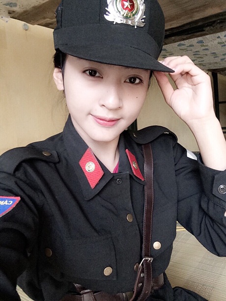 Nữ sinh Cảnh sát cơ động gây “sốt” trên mạng vì quá xinh - 8 Khánh Ly là thành viên tích cực của đội văn nghệ trường