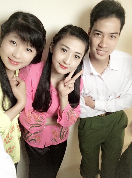 Nữ sinh Cảnh sát cơ động gây “sốt” trên mạng vì quá xinh - 10 Cô bạn còn có tài cắm hoa