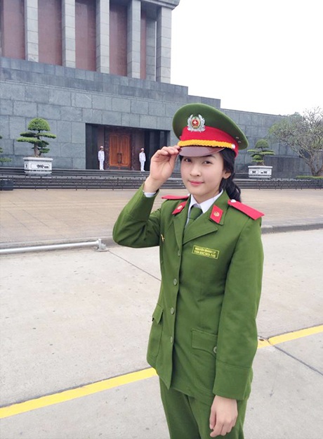 Nữ sinh Cảnh sát cơ động gây “sốt” trên mạng vì quá xinh - 6 Khánh Ly là thành viên tích cực của đội văn nghệ trường
