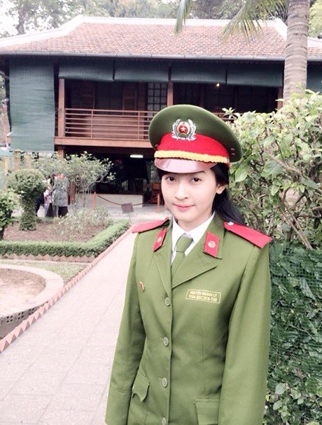 Nữ sinh Cảnh sát cơ động gây “sốt” trên mạng vì quá xinh - 7 Khánh Ly là thành viên tích cực của đội văn nghệ trường