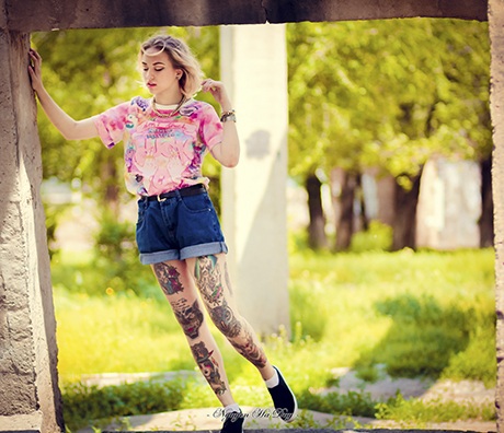 Thiếu nữ Nga xăm cá tính giống ca sĩ Mỹ Miley Cyrus