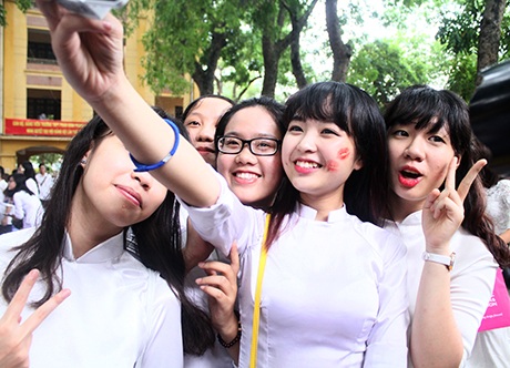 Vẻ đẹp rạng rỡ, trẻ trung của các nữ sinh trường THPT Phan Đình Phùng