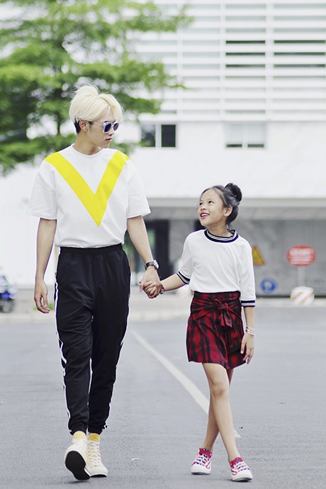 Cặp "fashionista" anh trai - em gái sành điệu và đáng yêu - 10 Thế Quyết